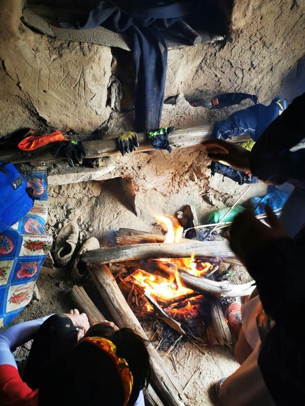 死里逃生！放羊大叔连救6名山地越野赛选手
